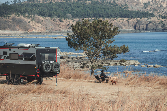 5 TRAILER FEATURES THAT BRING LUXURY TO LONG-TERM OFF-GRID LIVING