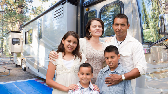LIVING IN A TRAVEL TRAILER: ULTIMATE GUIDE WITH TIPS AND LEGAL REQUIREMENTS