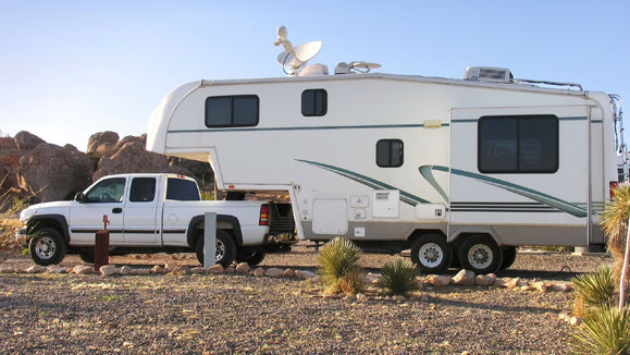 TRAVEL TRAILER VS 5TH WHEEL: HOW TO CHOOSE ONE