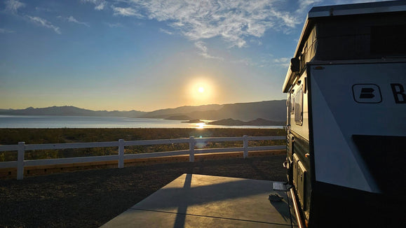 Tow Trailer RV Guide: Towing, Safety & Off-Grid Travel