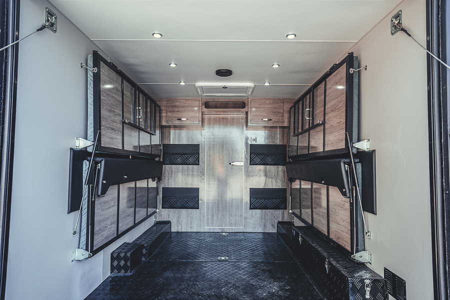 TH-series central cargo aisle with bunk beds along both sides