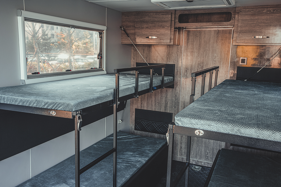 TH-series side view of bunk beds, safety rails and window